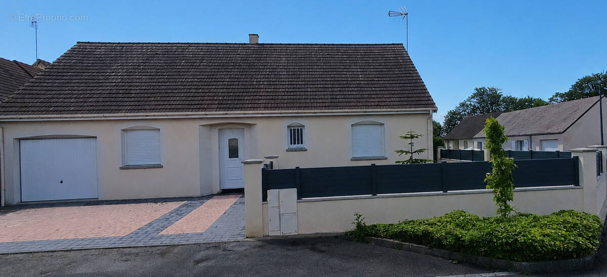 Maison à LOUE