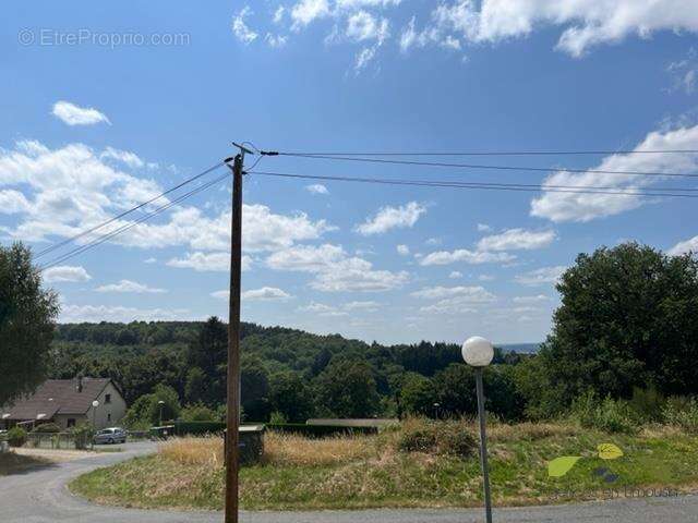 Terrain 931 m² à Treignac  - photo 2