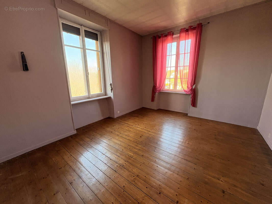 Maison à MONTREUX-VIEUX