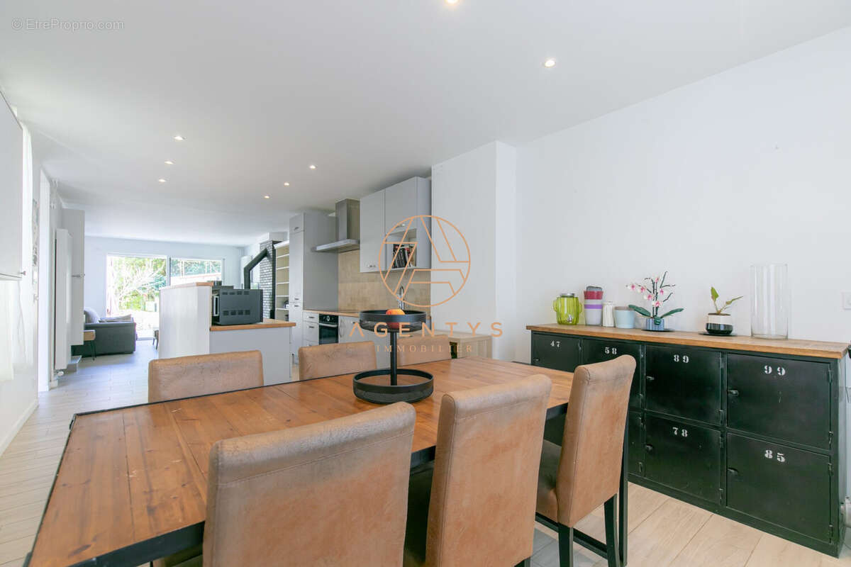 Maison à SAINT-MAUR-DES-FOSSES