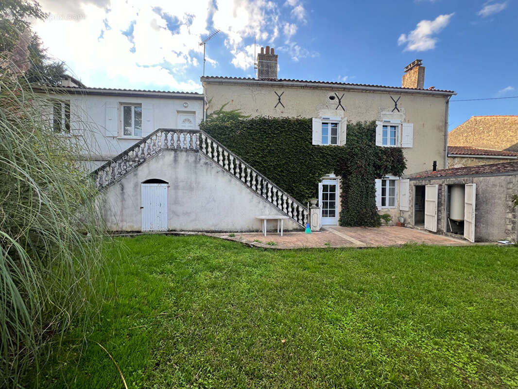 Maison à TONNAY-CHARENTE