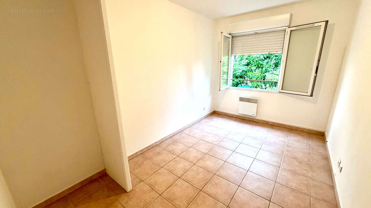 Appartement à ENTRAIGUES-SUR-LA-SORGUE