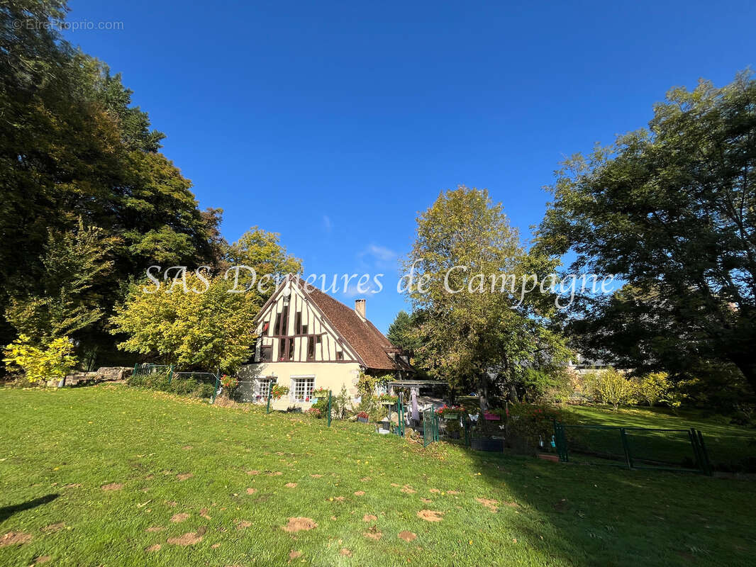 Maison à SURY-EN-VAUX