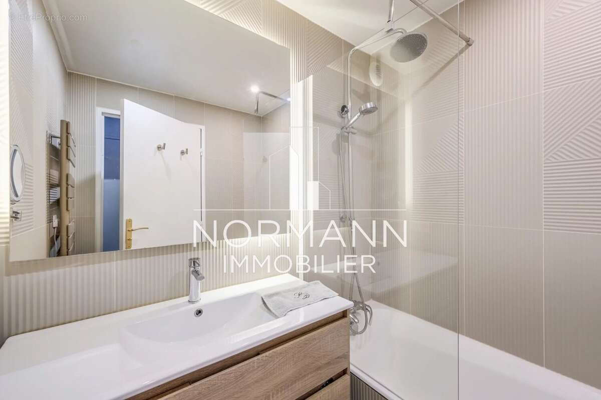 Appartement à LEVALLOIS-PERRET