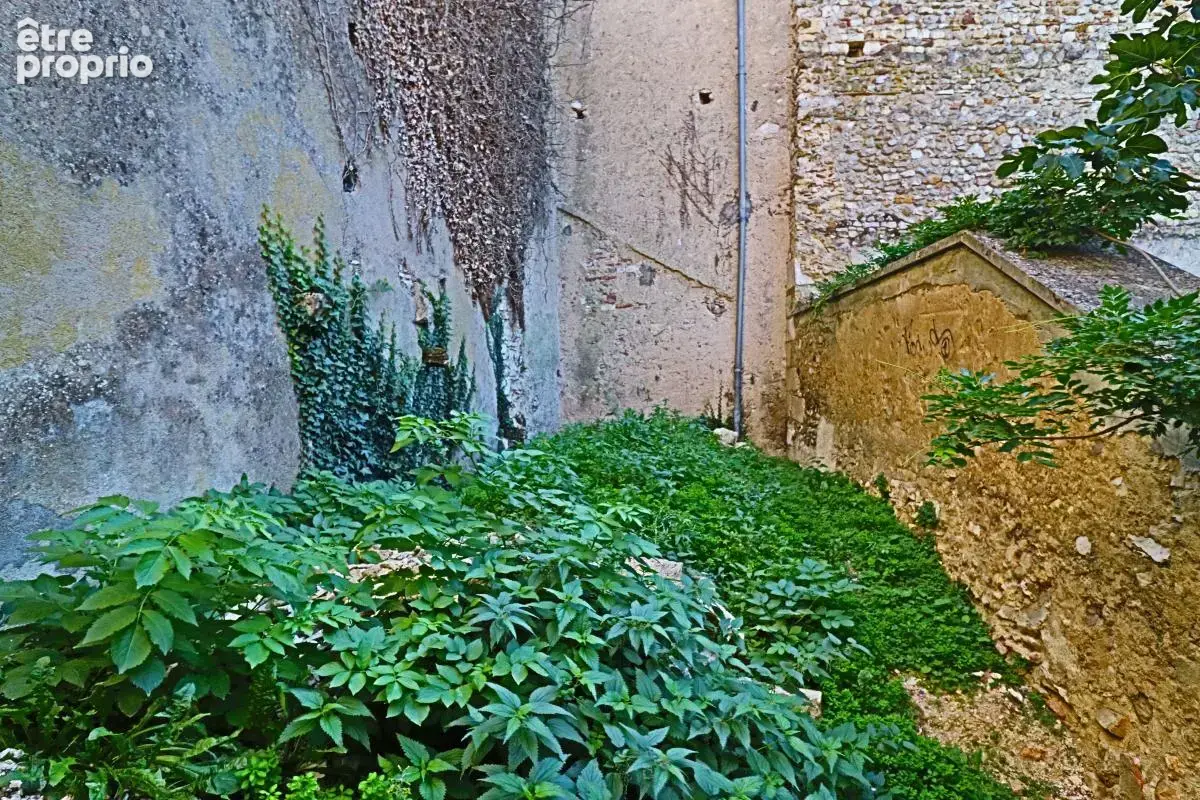 SANCERRE CENTRE-VILLAGE — Maison de caractère à rénover entièrement avec jardinet et garage - photo 24