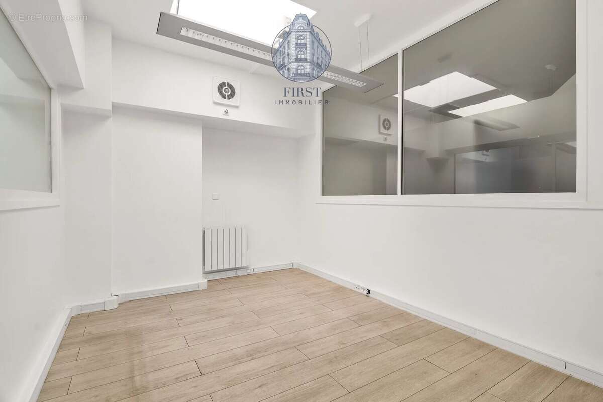 Commerce à PARIS-16E