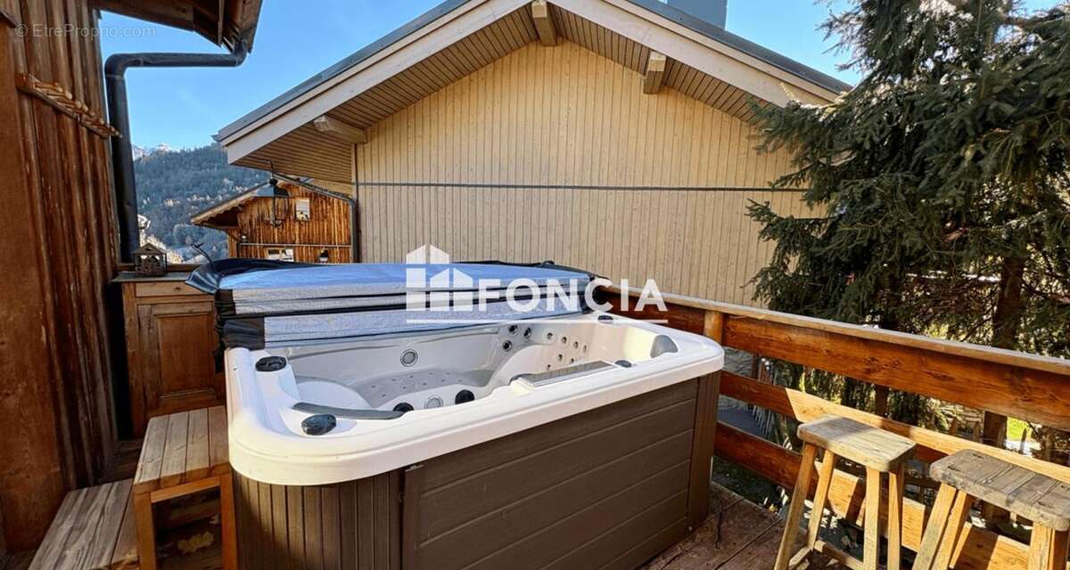 Maison à LES ALLUES