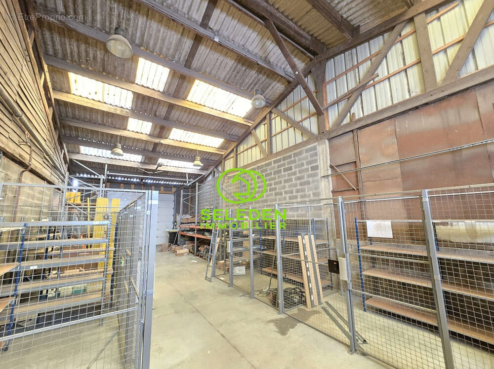 Local commercial avec hangar - photo 4