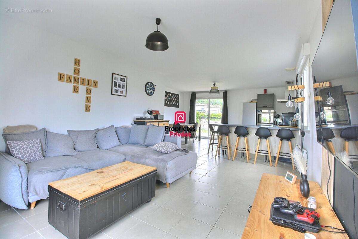 Maison 3 chambres 92 m² de plain pied avec piscine à Vacquieres - photo 2