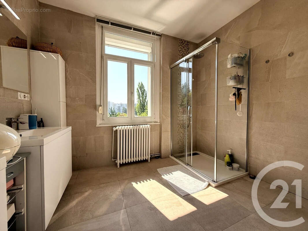 Maison 164 m² à Saint-Quentin  - photo 12