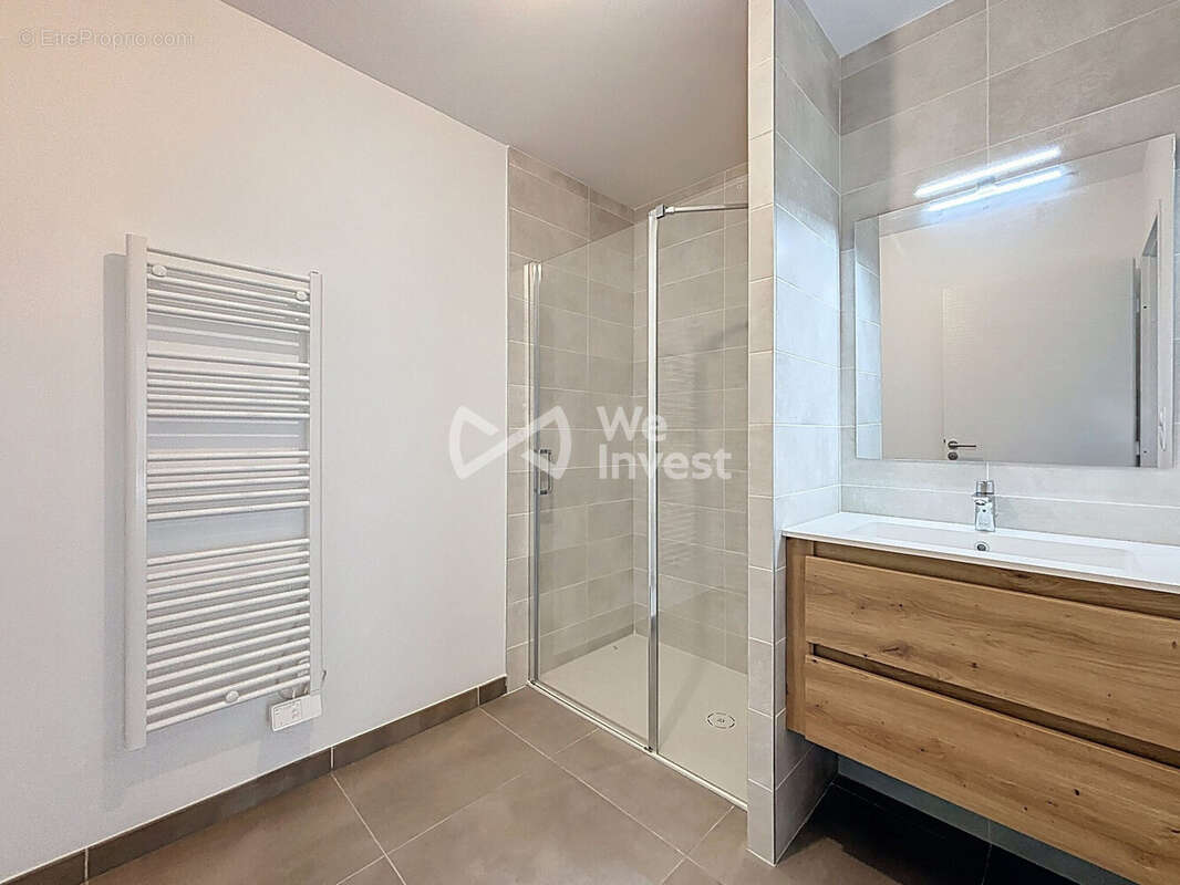 Appartement à VIC-LA-GARDIOLE