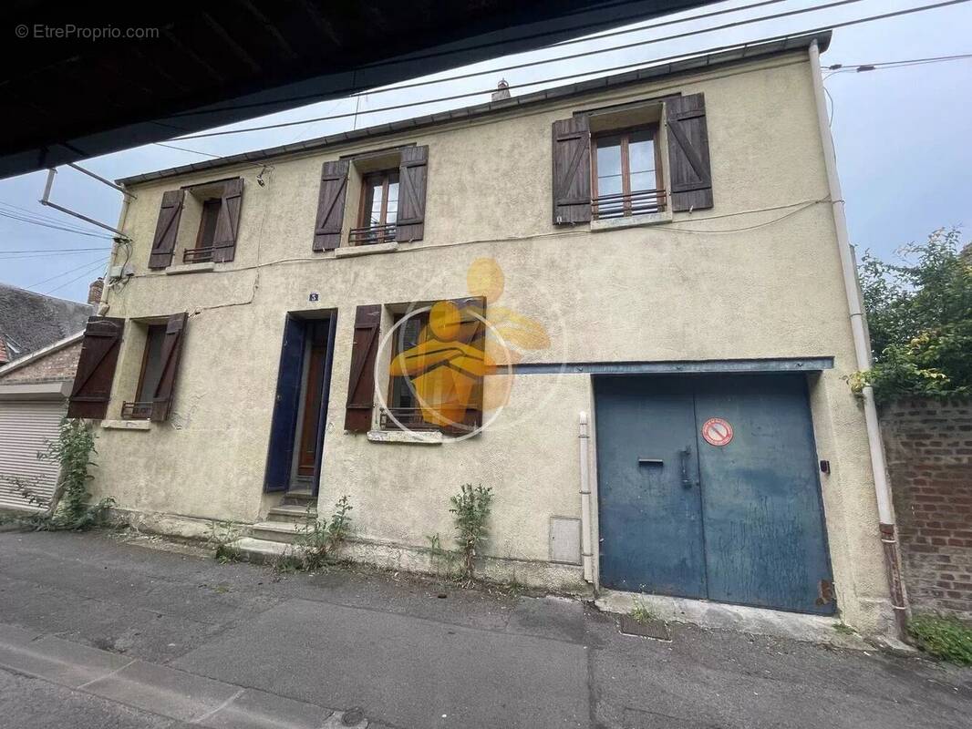 Maison à LA FERE