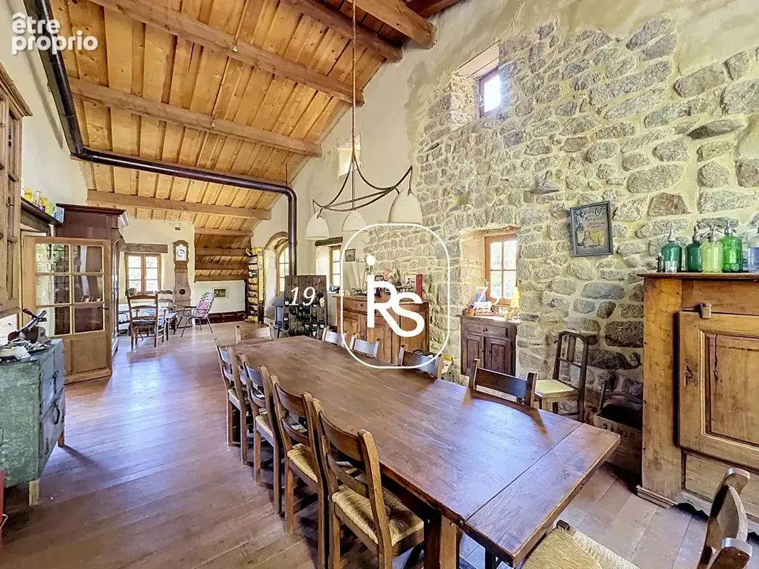 Propriété de charme de deux maisons avec piscine et un total de 2,53 ha de terrain naturel. - photo 22
