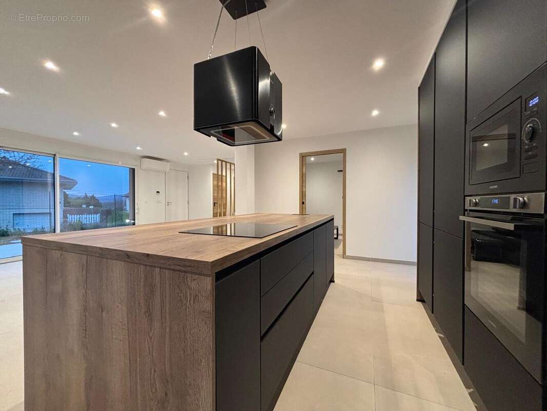 Maison à CRANVES-SALES