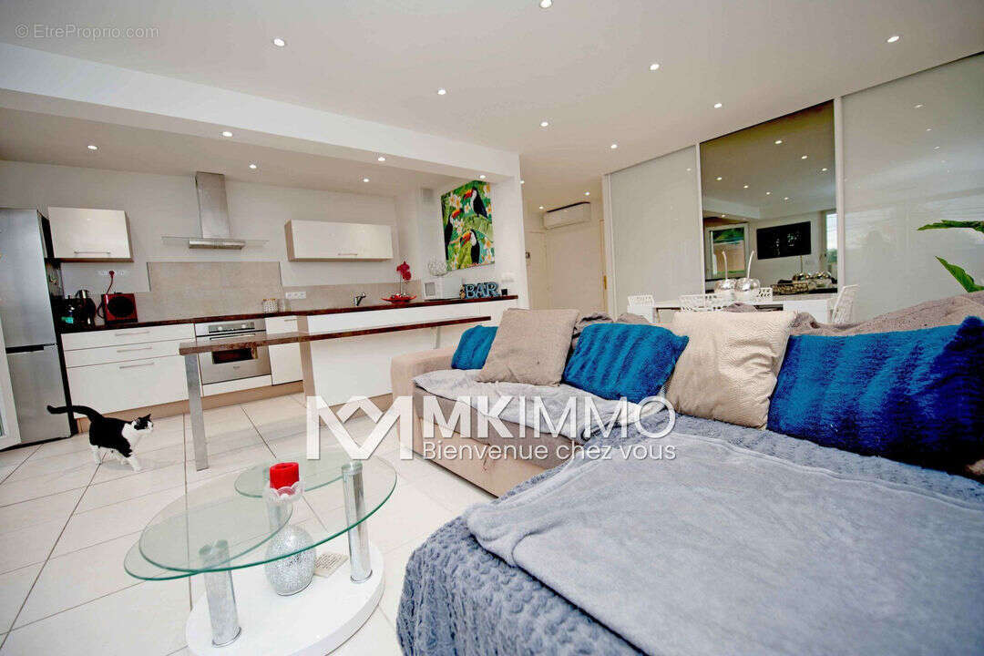 Appartement à SAINT-LAURENT-DU-VAR