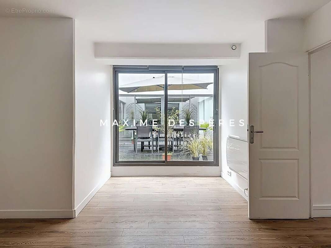 Appartement à COURBEVOIE