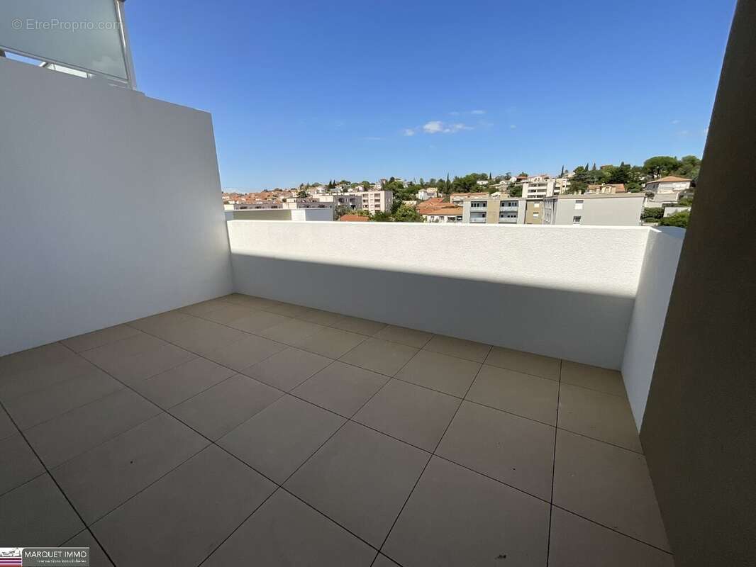 APT T4 offrant 90 m² avec terrasse 18 m² et 6 m² et parking au 6° étage avec ascenseur... - photo 10