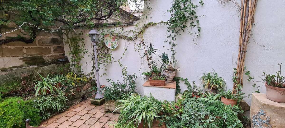 Maison à SAINT-QUENTIN-LA-POTERIE