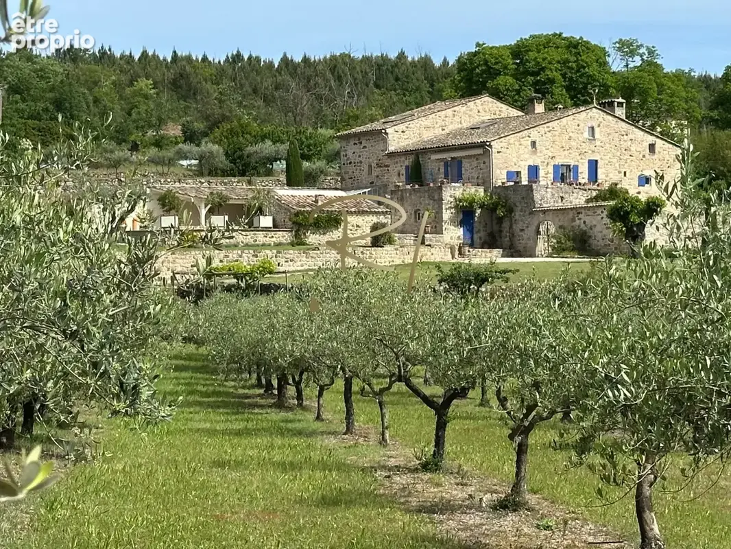Mas en pierre rénové avec dépendances et piscine - photo 3