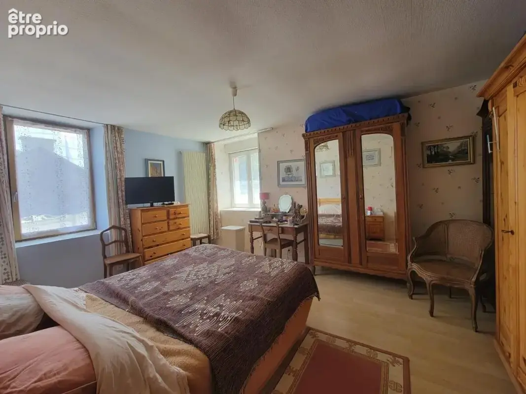 Maison 207 m² à Saint-Hernin  - photo 8