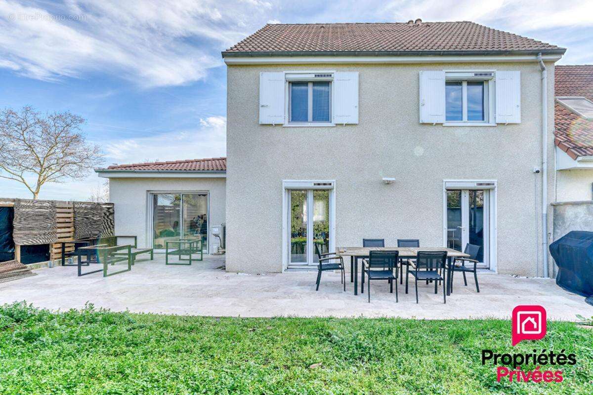 Maison à DECINES-CHARPIEU