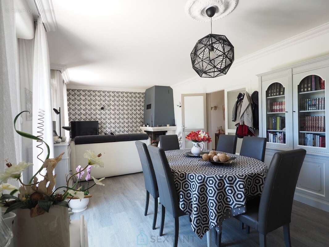 Agréable et lumineuse traditionnelle sur sous-sol complet - Belle parcelle paysagée de 2 800 m² - photo 6