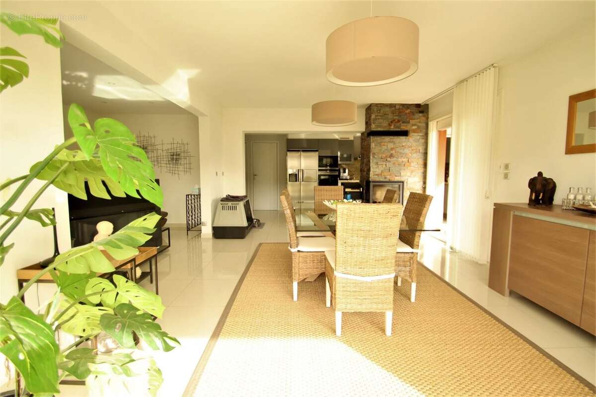 Appartement à MANDELIEU-LA-NAPOULE