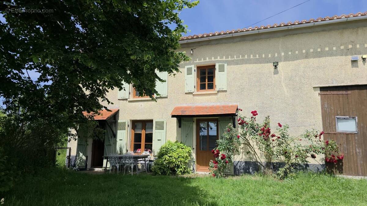 Maison à THIAT