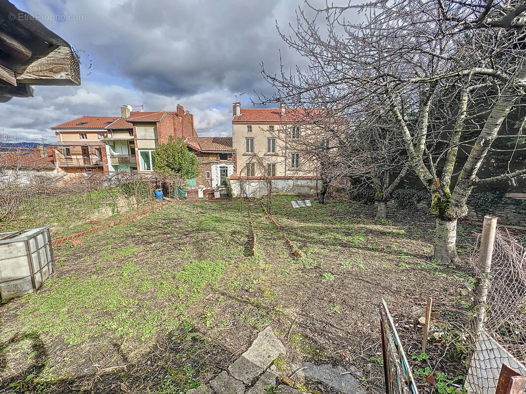 Terrain à SAINT-PAUL-EN-JAREZ