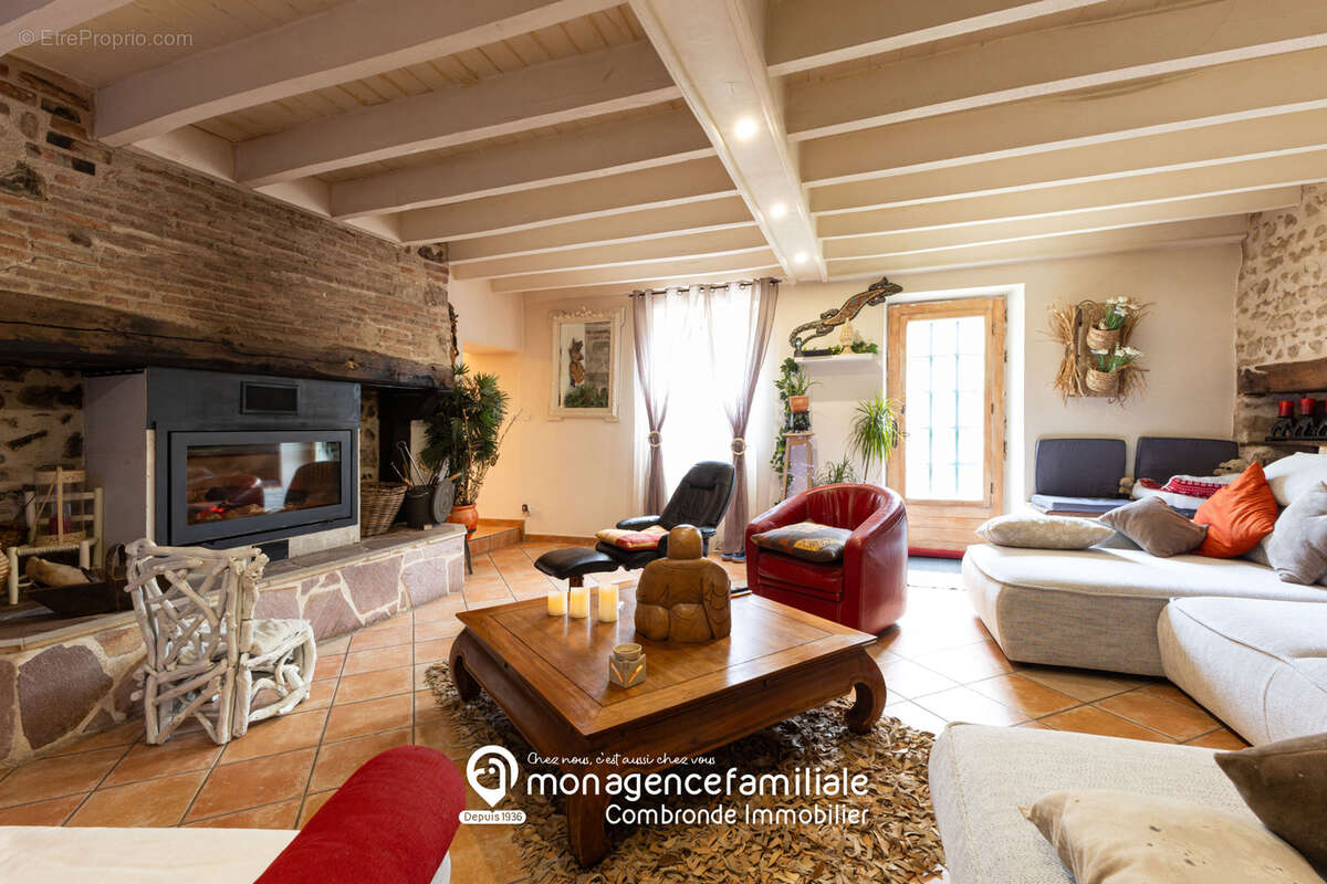 Maison à SAINT-PRIEST-DES-CHAMPS