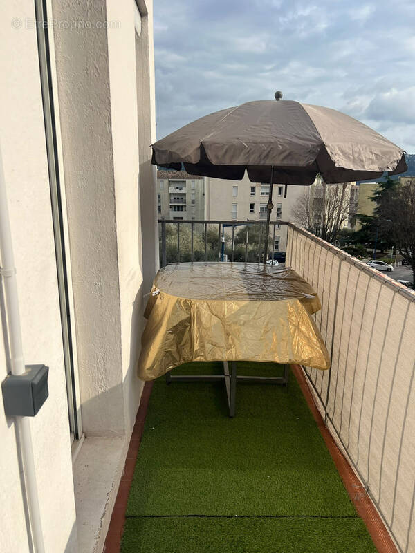Appartement à CARROS