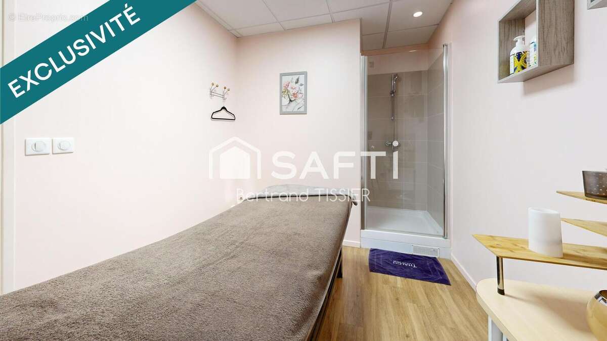 Photo 4 - Commerce à LE MARIN