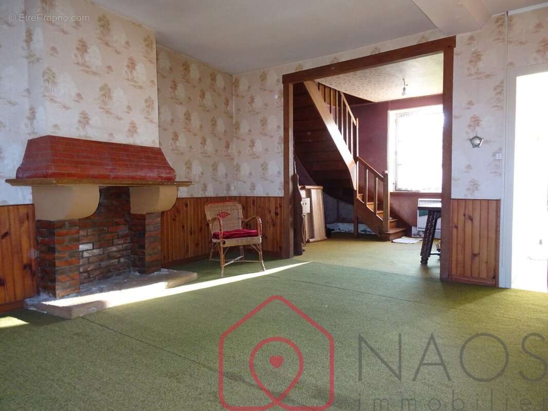 Maison à LA CHAPELLE-D'ANGILLON