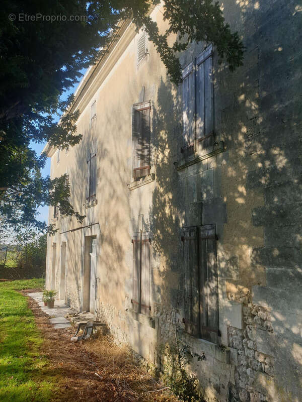 Maison à BARBEZIEUX-SAINT-HILAIRE