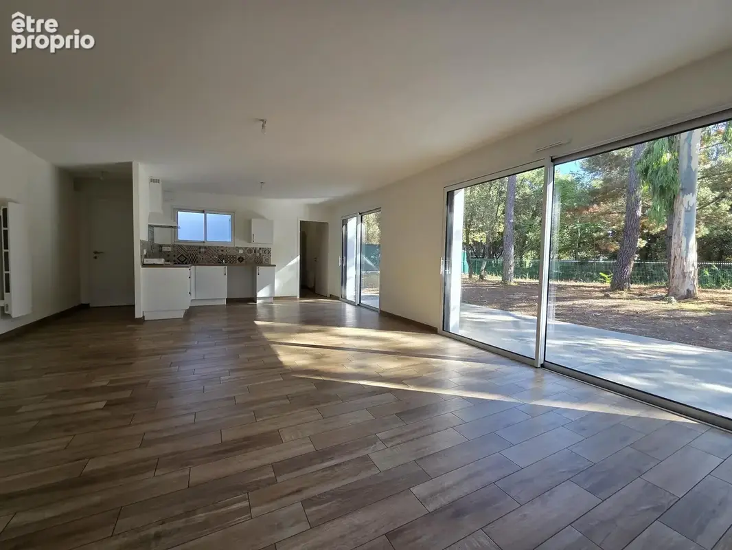 3 chambres + garage sur un beau terrain boisé de 800 m2 - photo 8