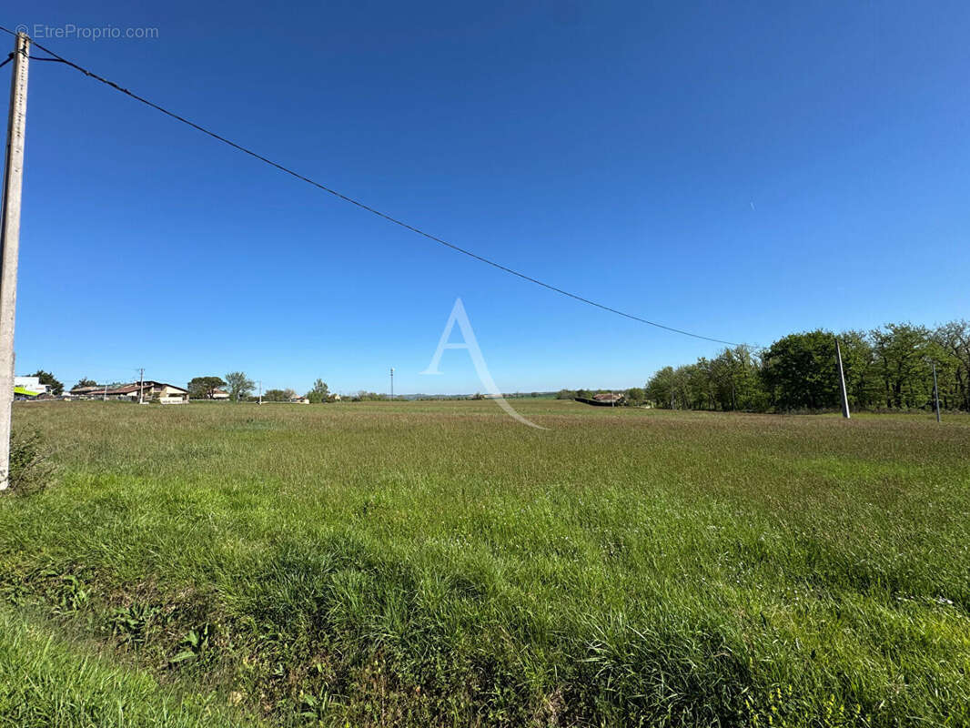 Terrain à AUBIET
