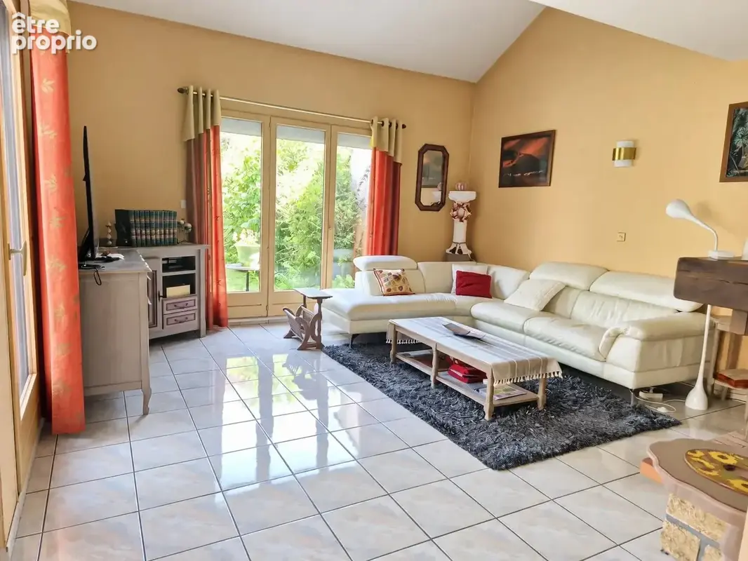 Maison 5 pièces 120 m² à vendre à Voisins-Le-Bretonneux (78960) - photo 2