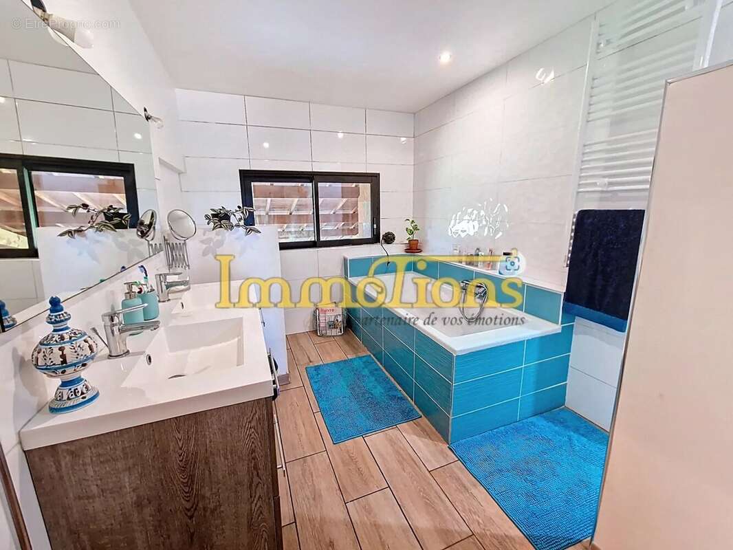 Maison à SAINT-HILAIRE-DU-ROSIER