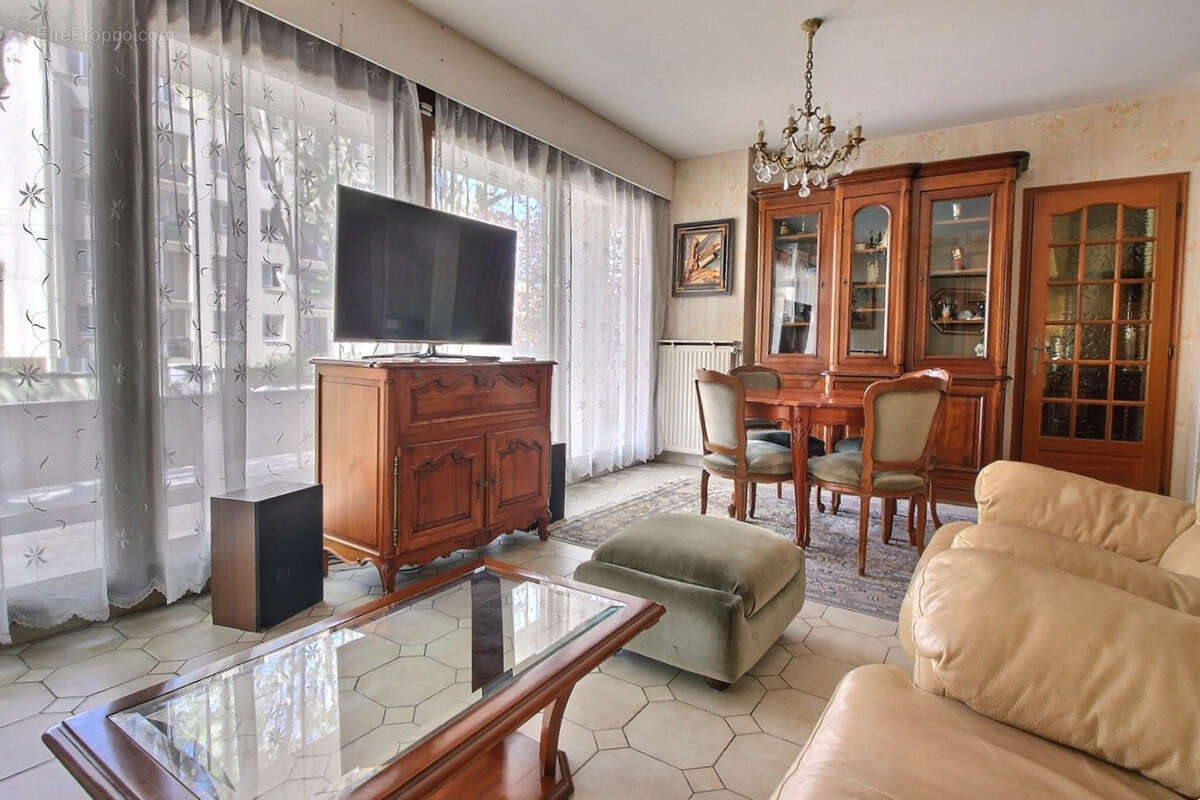 Appartement à L'ILE-SAINT-DENIS