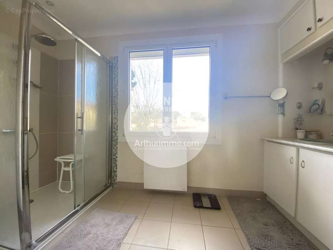 Maison de 120 m2, 5 garages sur terrain clos de plus de 1000 m² - photo 12