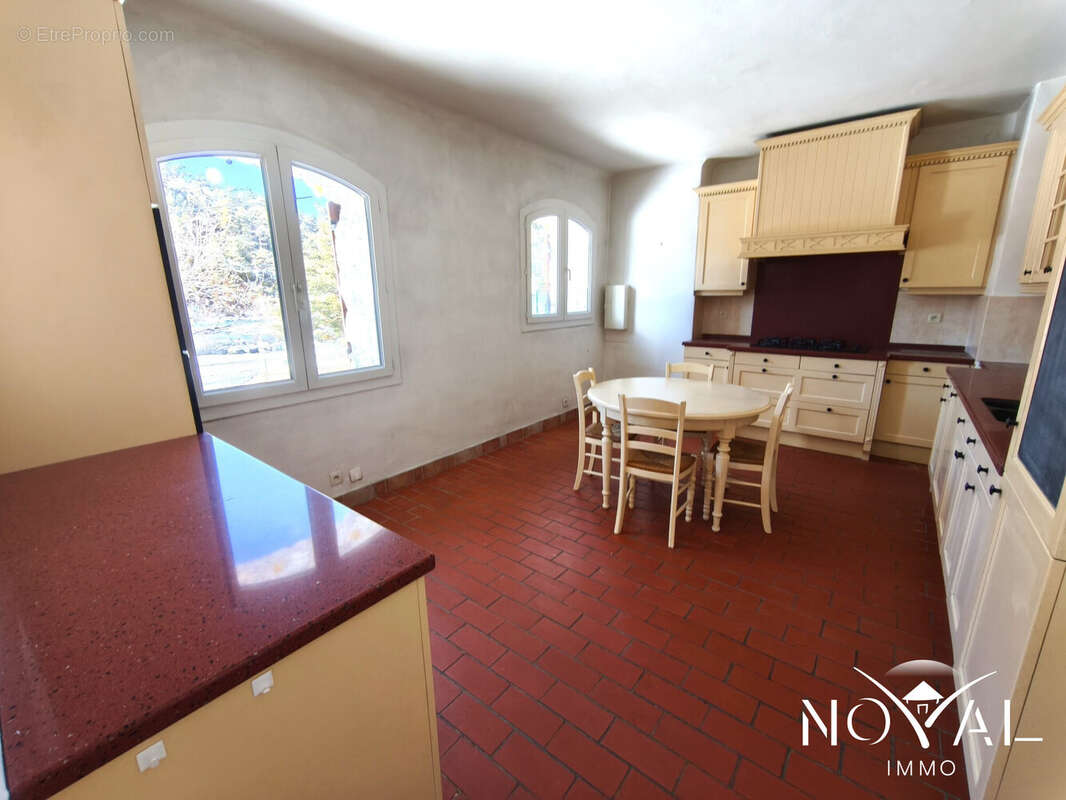 Appartement à SERANON