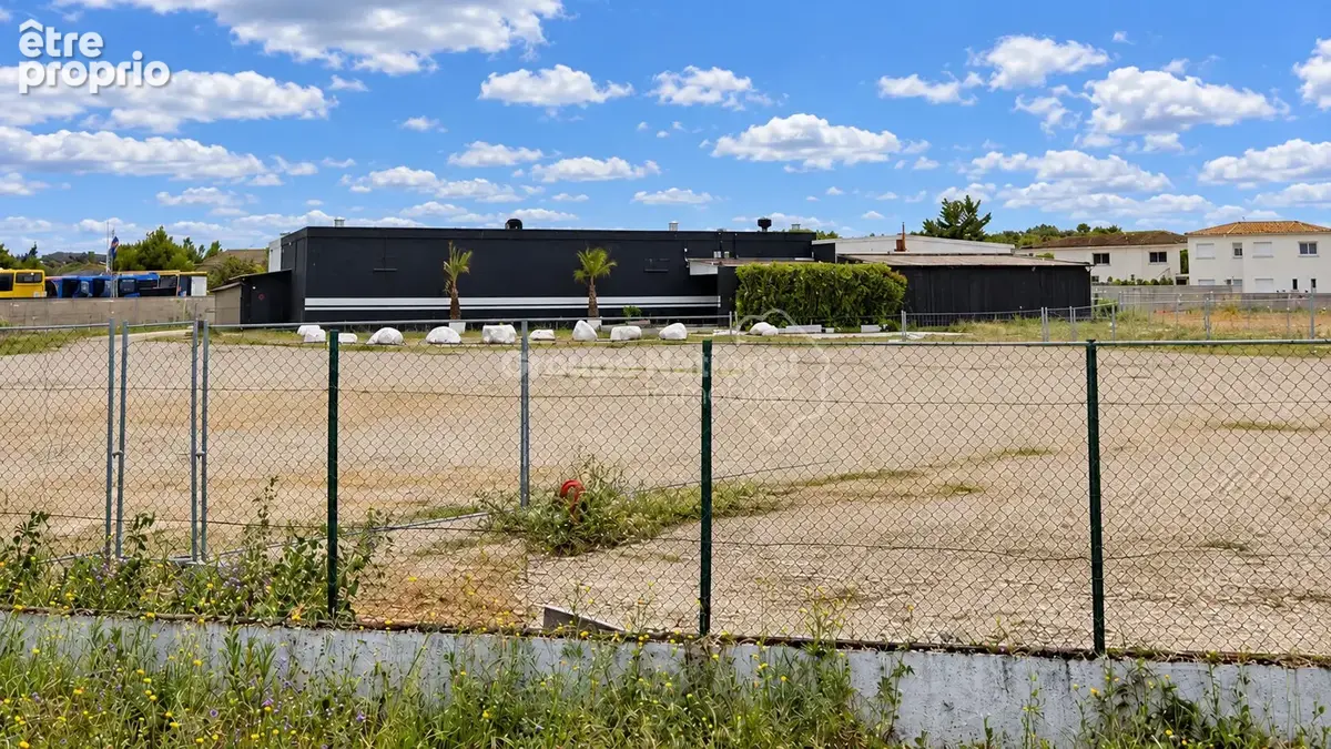 Vauvert -retour exceptionnel à la vente - ensemble immobilier sur 6 590 m² - photo 2