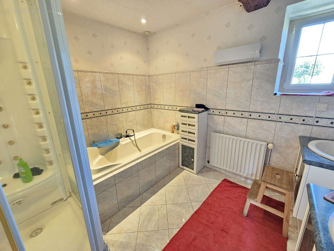 Maison à SAINT-CLAIR-DE-HALOUZE