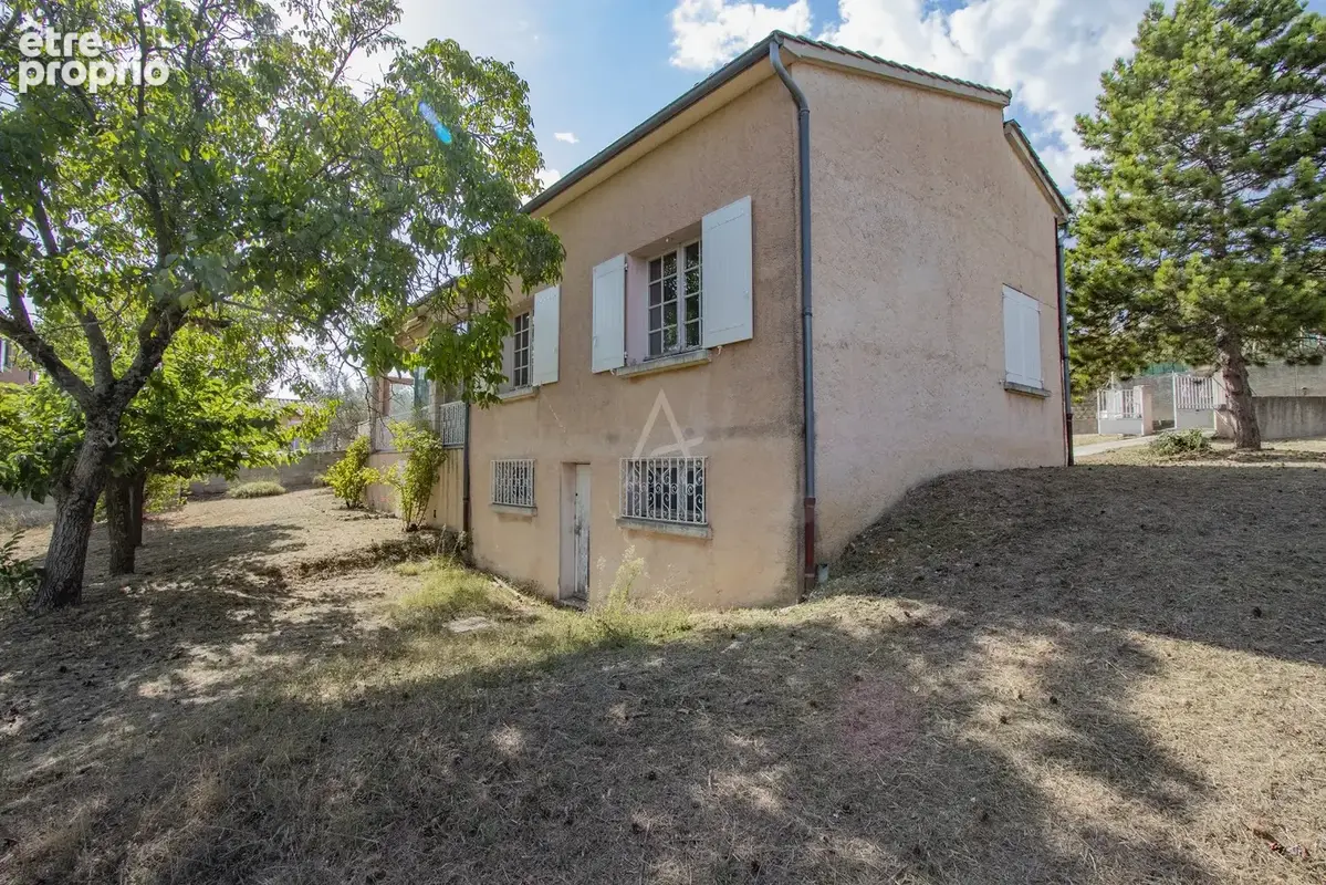Valensole  maison t4 de plain-pied  vue dégagée  garage  terrain 1 700 m² constructible  piscinable  314 600  - photo 2