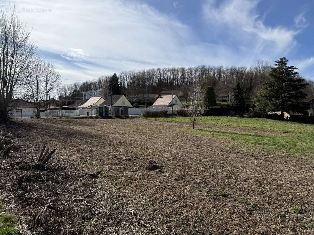 Terrain à LA CLAYETTE