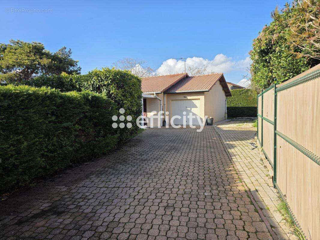 Maison à VAULX-EN-VELIN