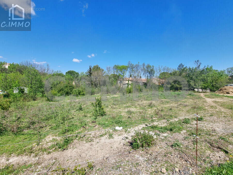 Terrain à FOUZILHON