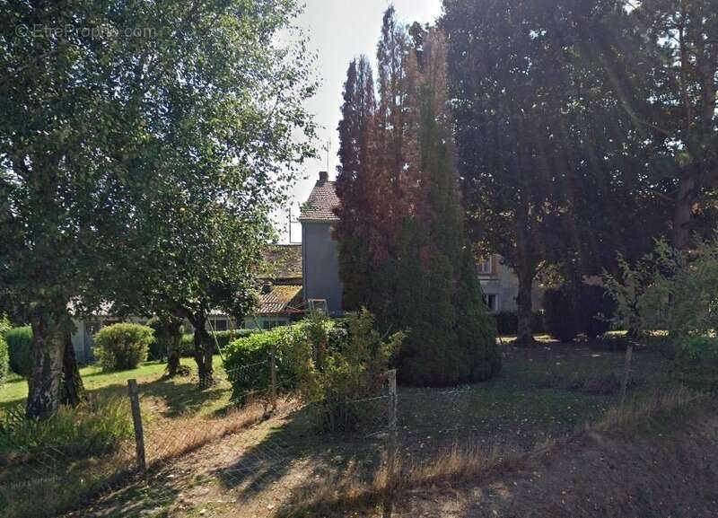 Maison à SAINT-SULPICE-LE-DUNOIS