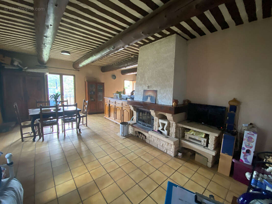 Maison à MAUBEC