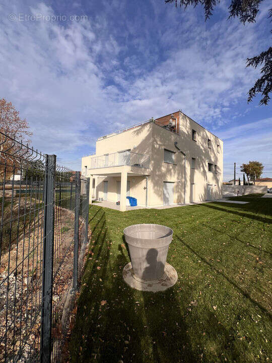 Appartement à VEAUCHE